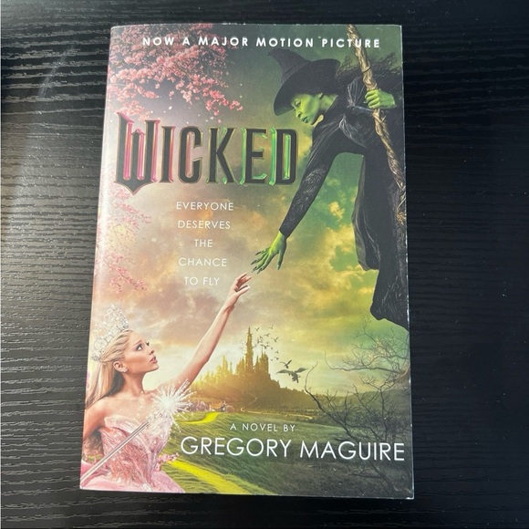 Other - Wicked by Gregory Maguire - movie cover book